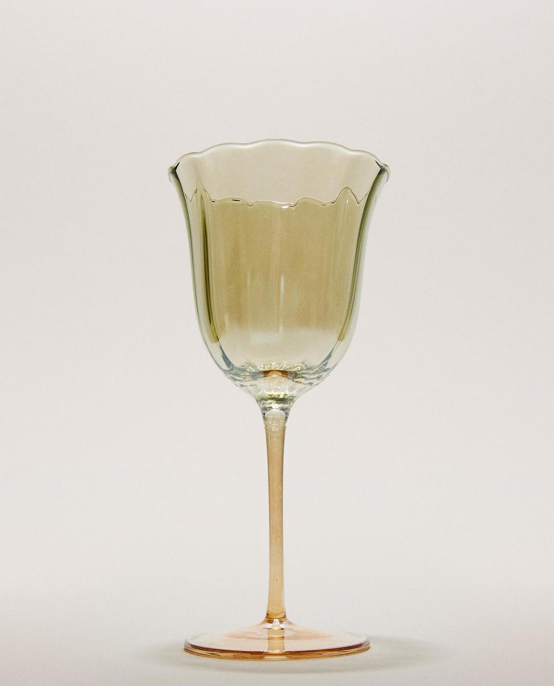 종 모양 유리잔