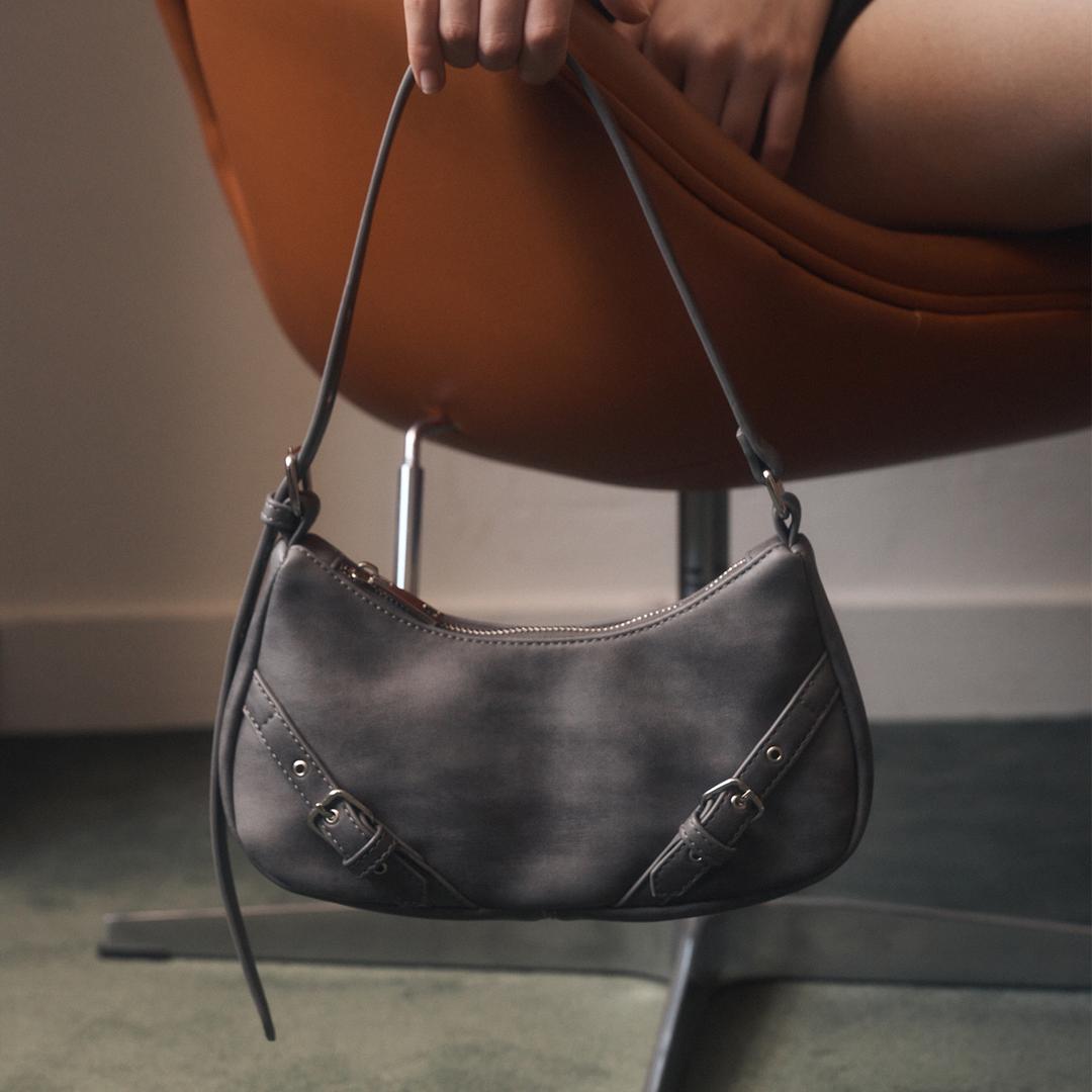 포그 버클 백 452431003 (Gray)