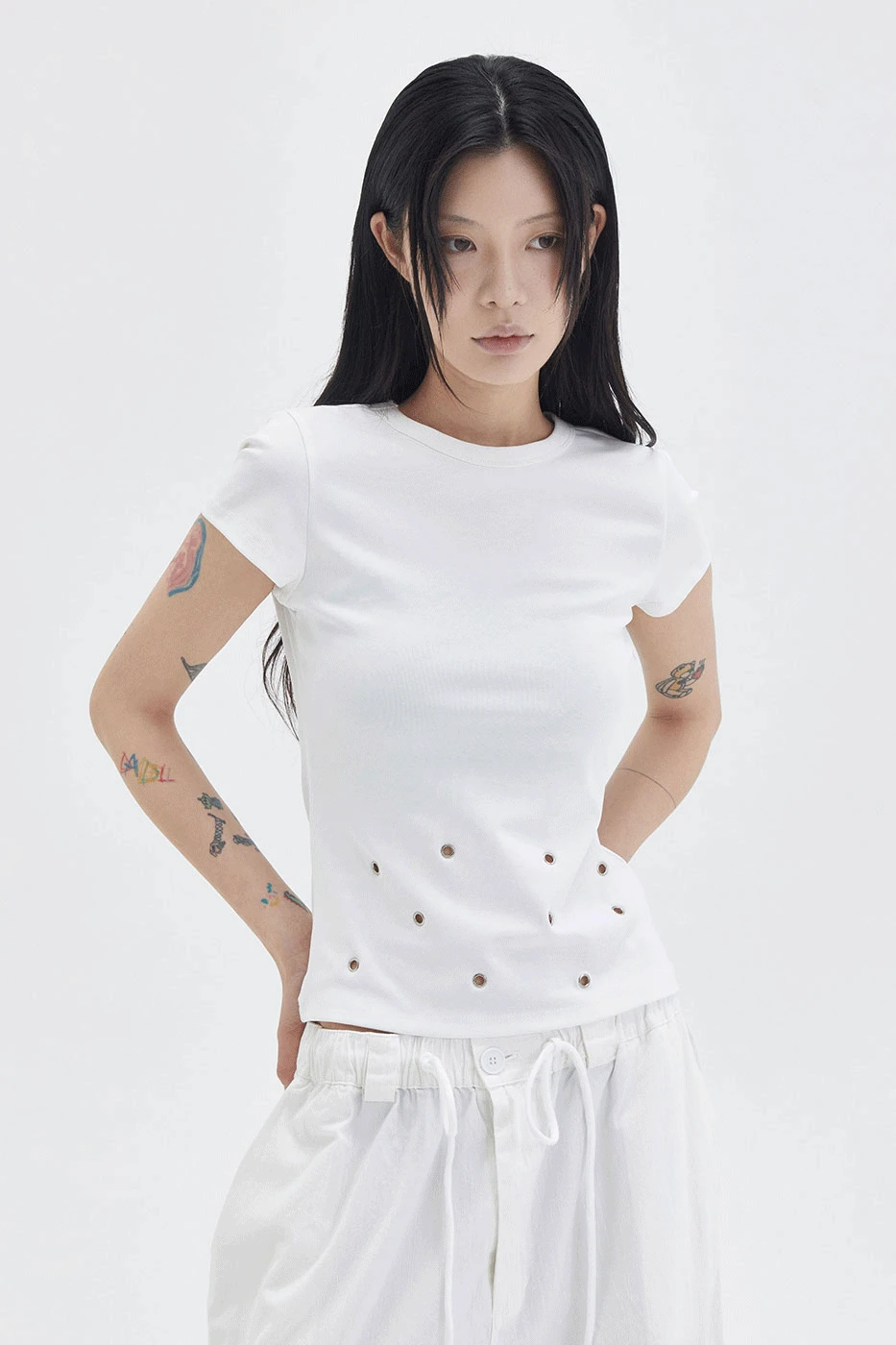 아일렛 라운드 넥 티셔츠