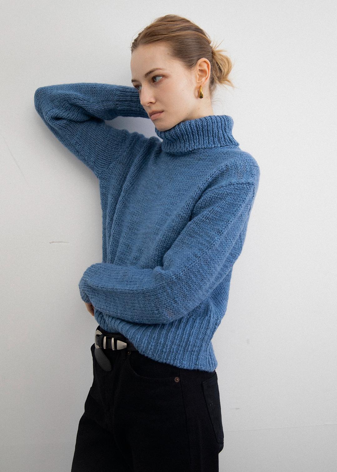 Turtle neck knit (클래식블루)