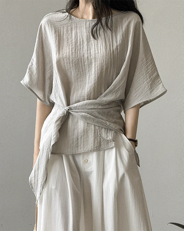 리카 벨티드 스트랩 반팔 블라우스