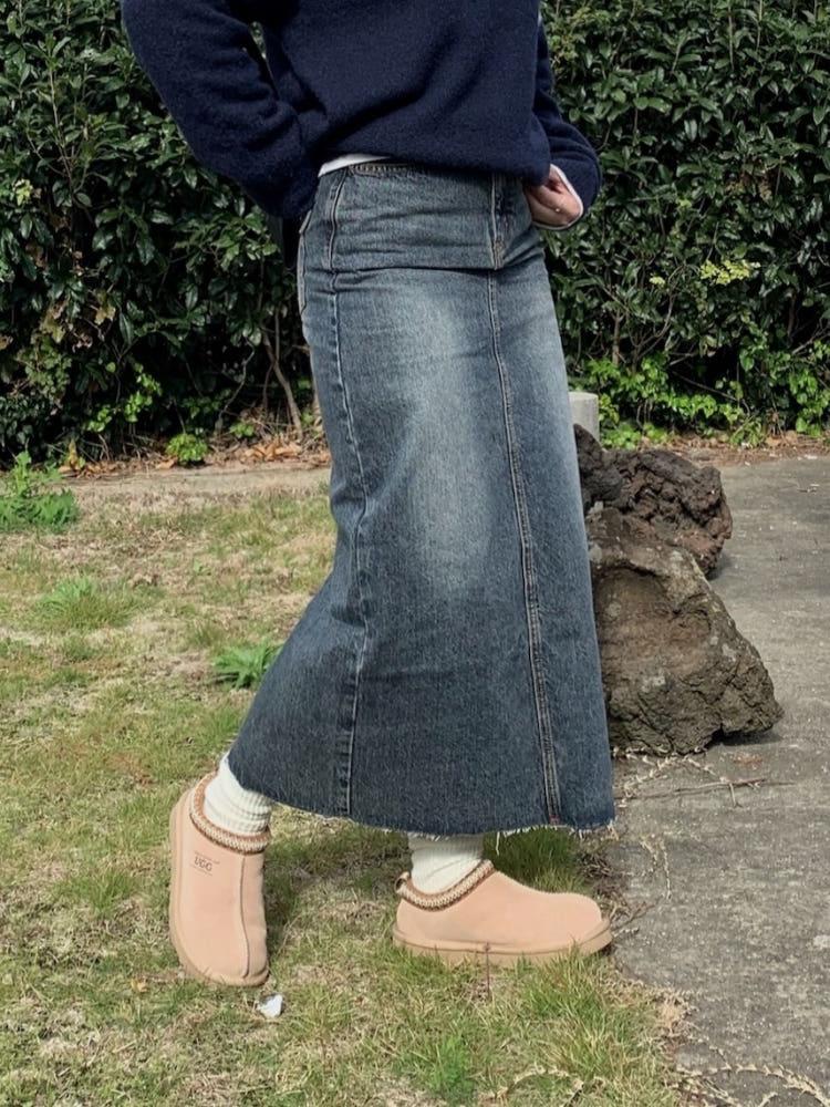 디로 백포켓 워싱 뒤트임 데님 롱스커트(그레이블루)