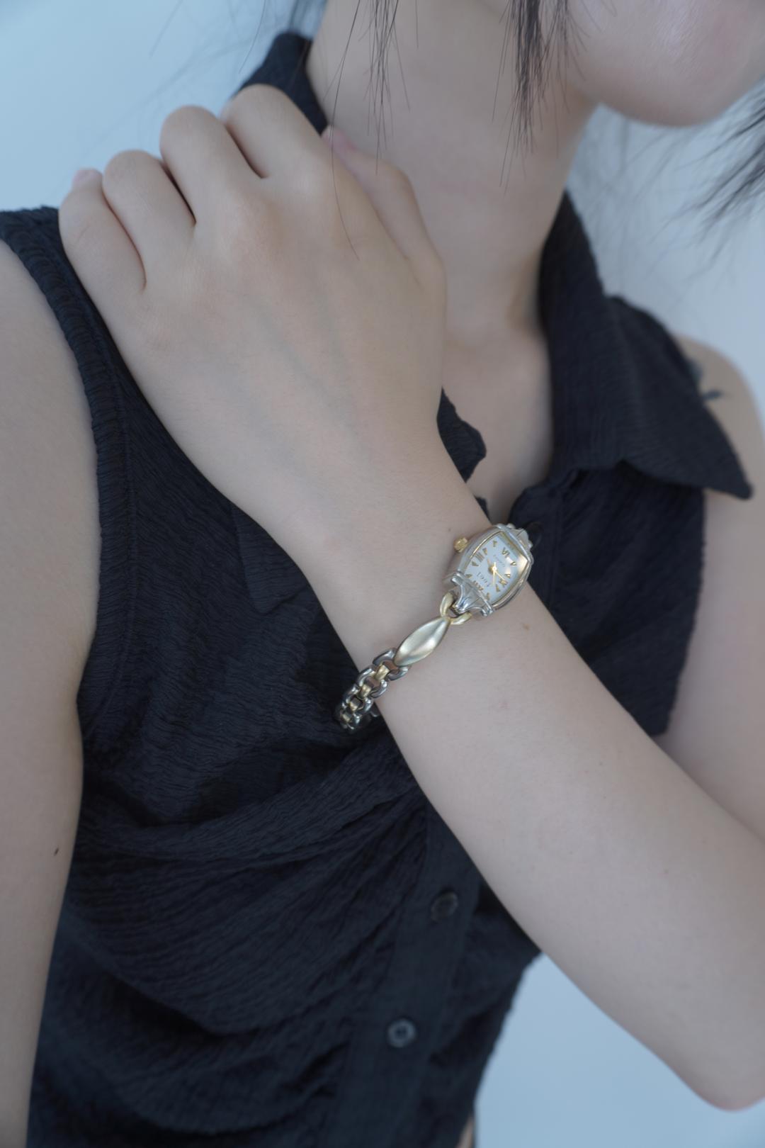 Met Gold Classic Watch