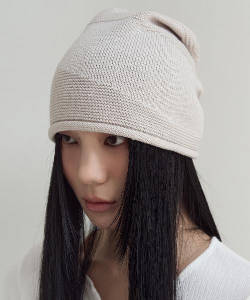 콘트라스트 엠보 스트링 비니 [GRAYISH BEIGE]