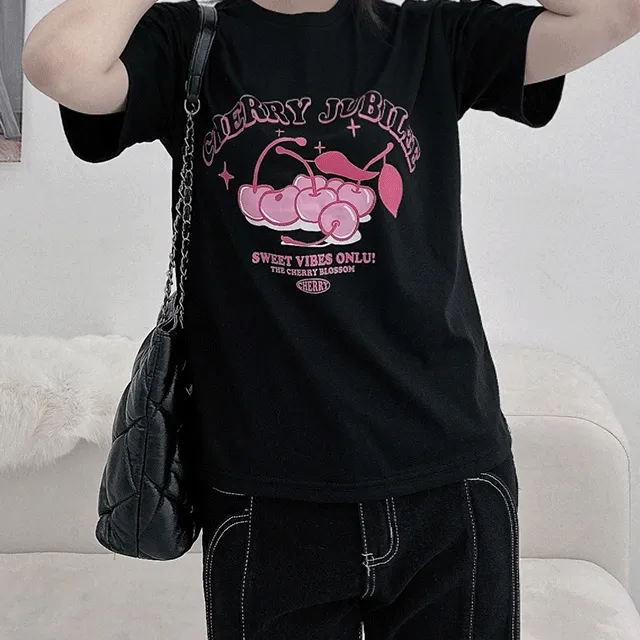 [당일출고/여름티셔츠] 체리 티셔츠 / 레터링티 레터링티셔츠 오버핏티셔츠 빅사이즈티셔츠 반팔티 반팔티셔츠 셔츠 니트 크롭티 크롭 크롭티셔츠 크롭니트 크롭가디건 y2k 유니크 댄서 공연 방송 아메카지 놈코어 무채색 셔링 쉬폰 오프숄더 맨투맨 후드티 여름 호캉스
