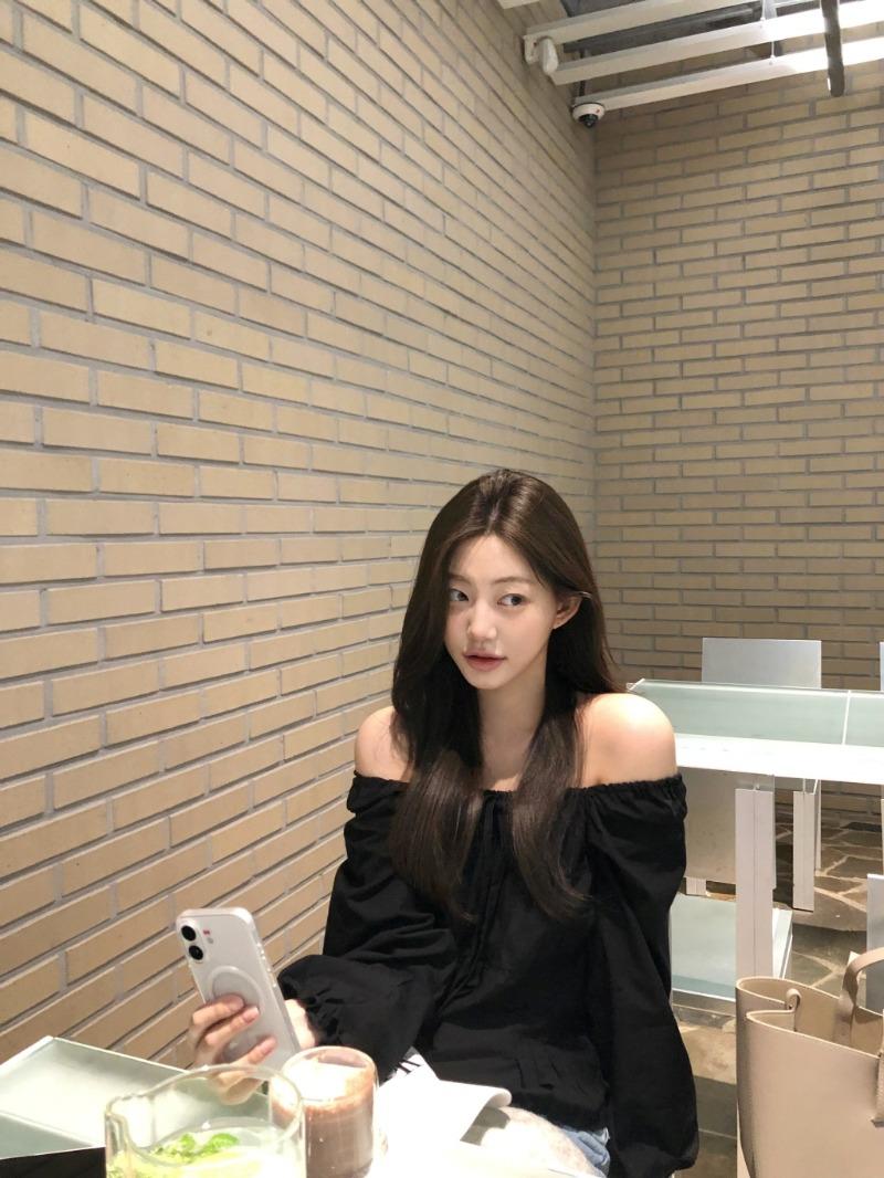 (pre-order) wendy two-way blouse_black