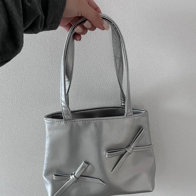 [y2k/당일출고] 리본 실버 숄더백 실버백 데일리백