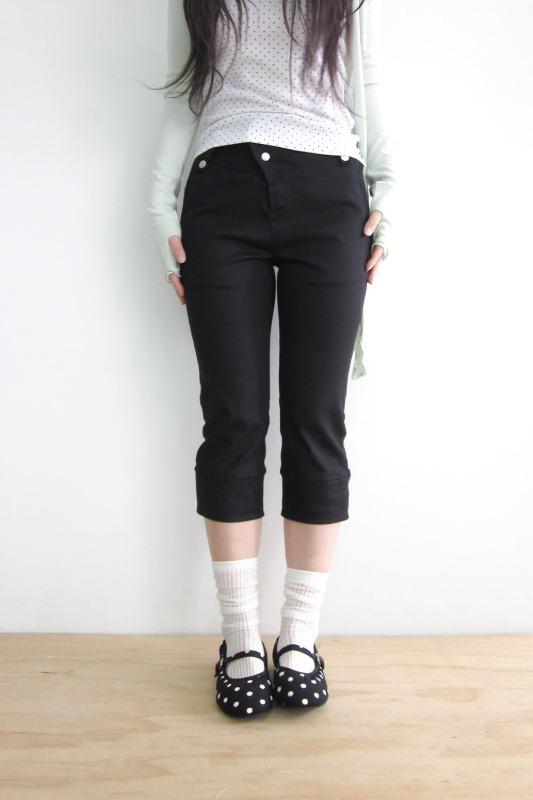 slim capri button pants