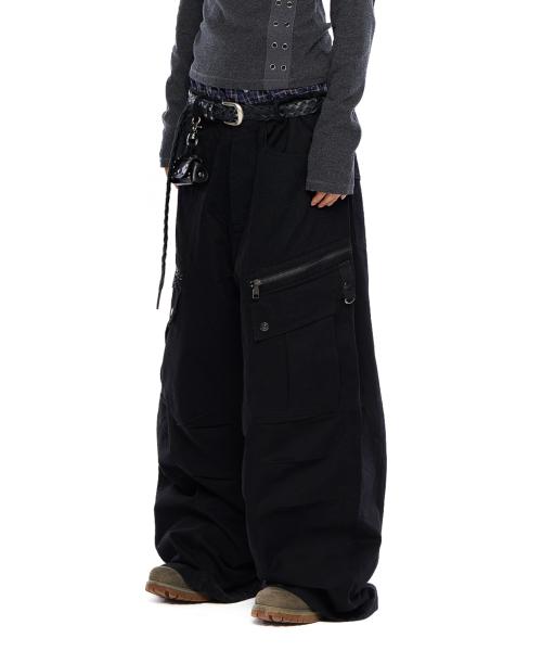 Knee Pin-Tuck Zippered Cargo Pants (Black)
