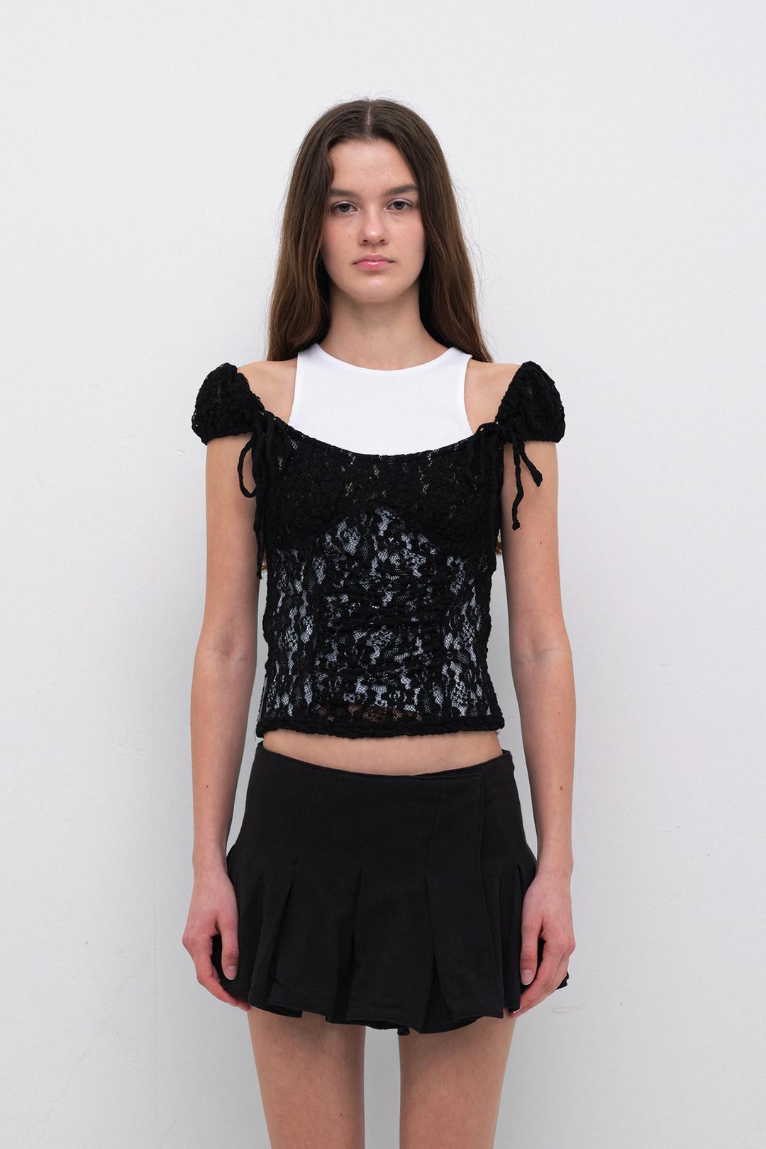 LACE CREASE SHIRRING HALF TOP / BLACK