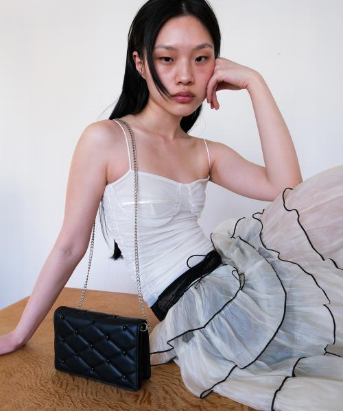 미니 스터드 카우 레더 퍼프 크로스바디 *블랙