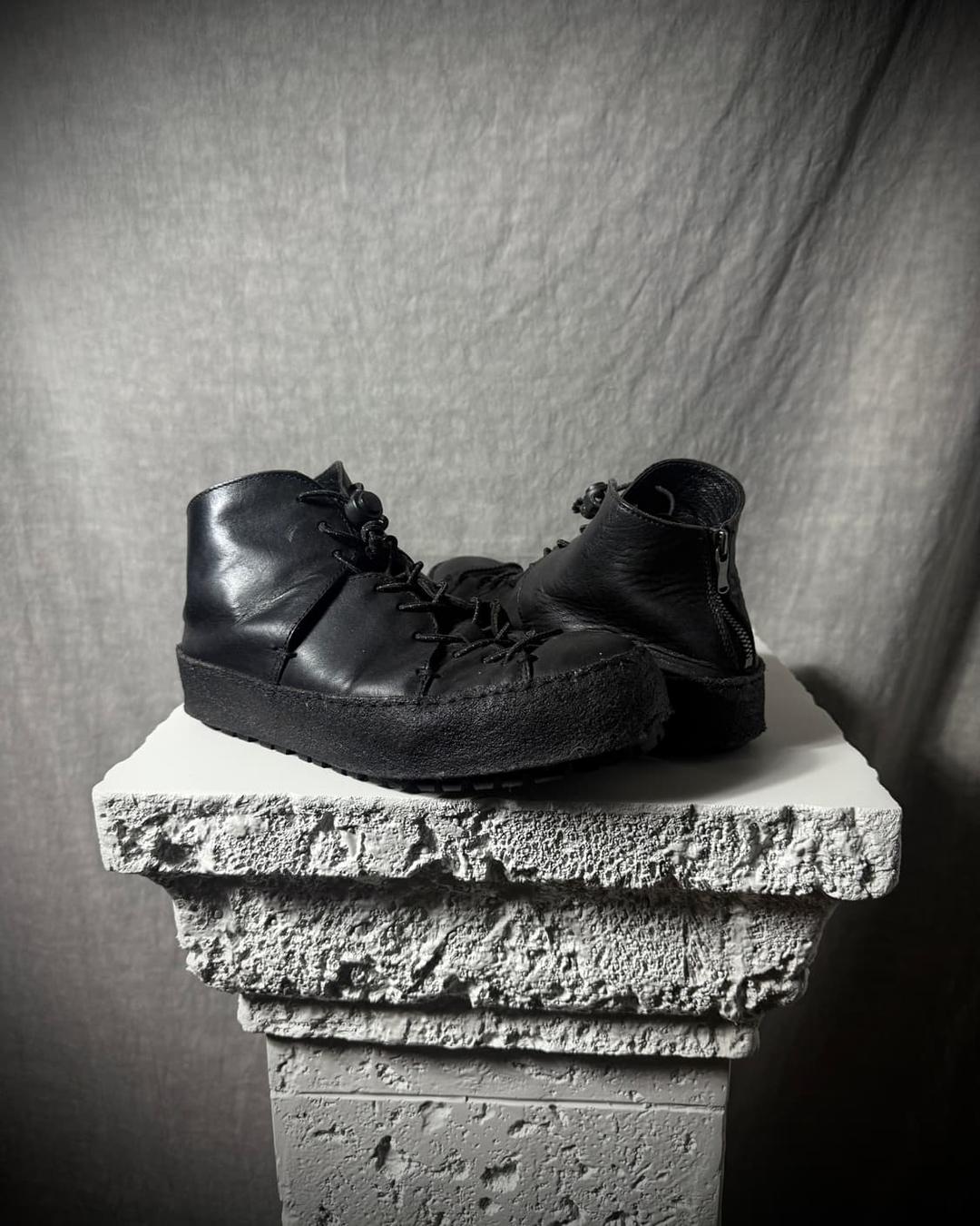 The Viridi-Anne Mid Cut Leather Sneakers | 후루츠패밀리