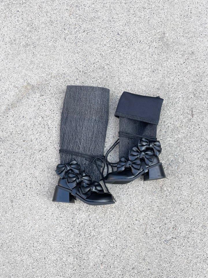 Ribbon wrapped knit leg boots