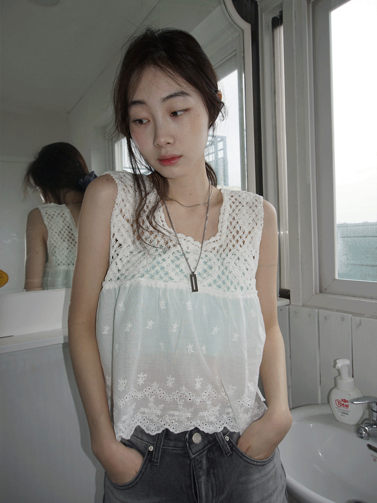 bebe lace sleeveless
