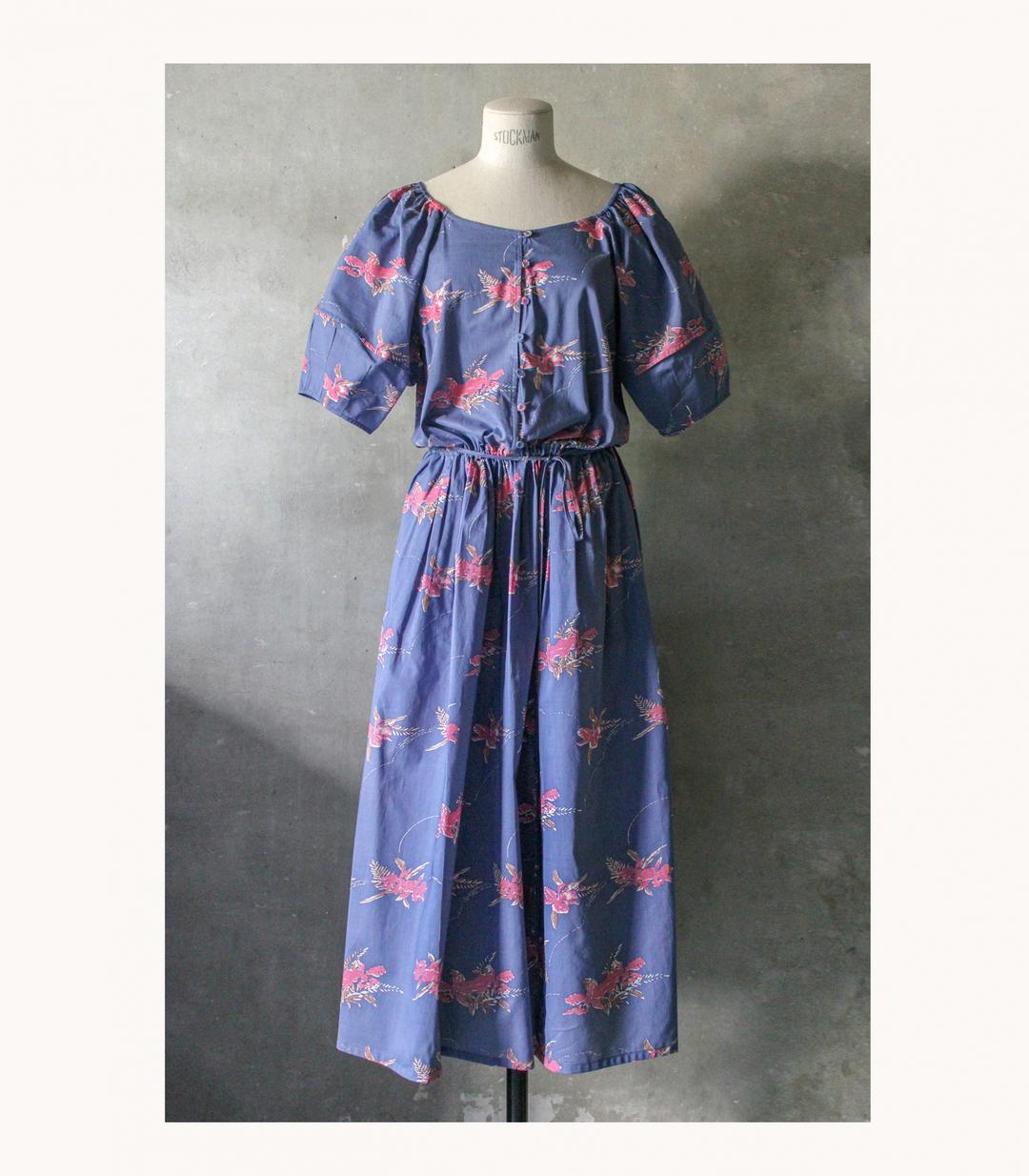 Navy flower unbalanced button dress