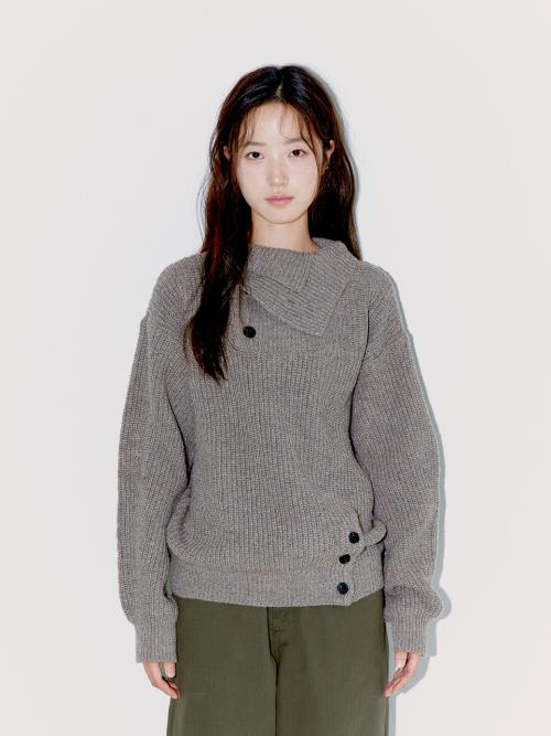 ASYMMETRIC TURTLENECK KNIT, BROWN