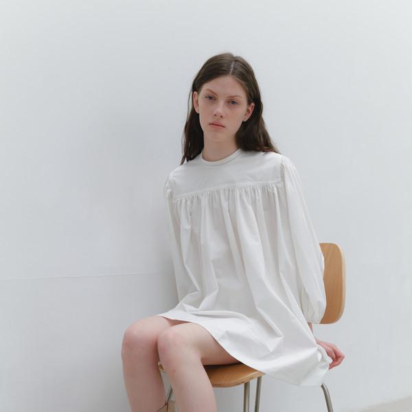 VOLUME SHIRRING TIE BLOUSE_WHITE
