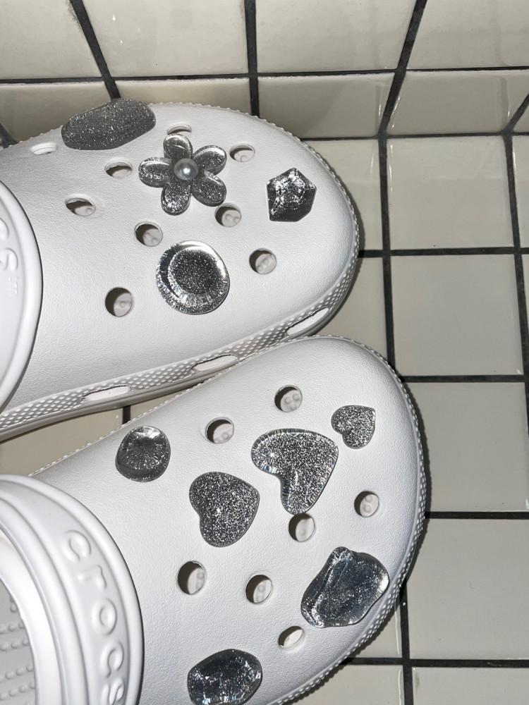 실버은하수 글리터 지비츠세트 10set 은빛유니크 보석 입체꽃 하트 지비츠 여자 여름샌들