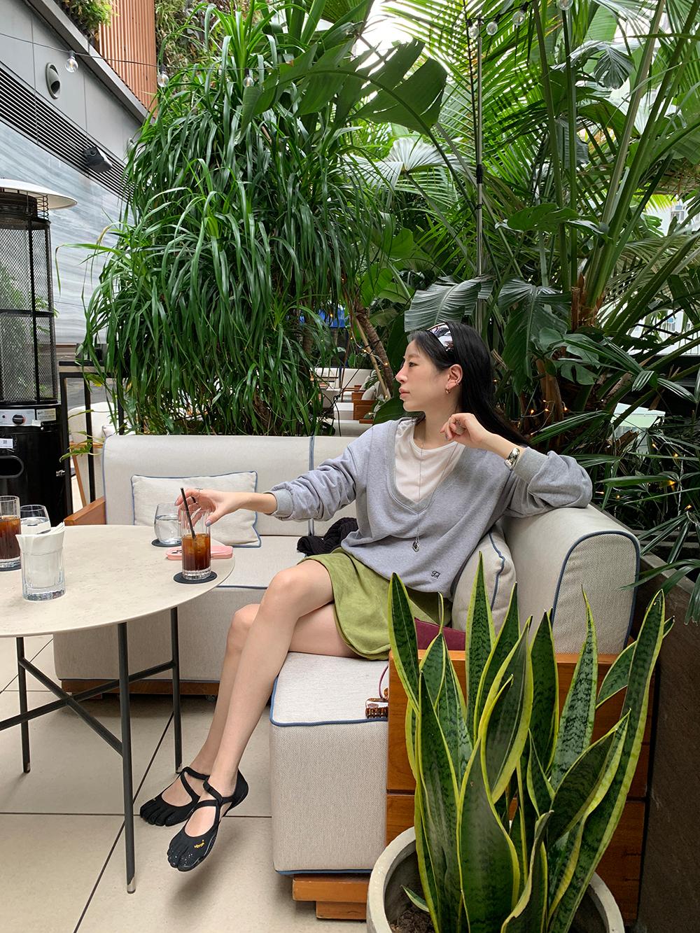 트렌디어패럴 머넬 스웨이드 미디 스커트