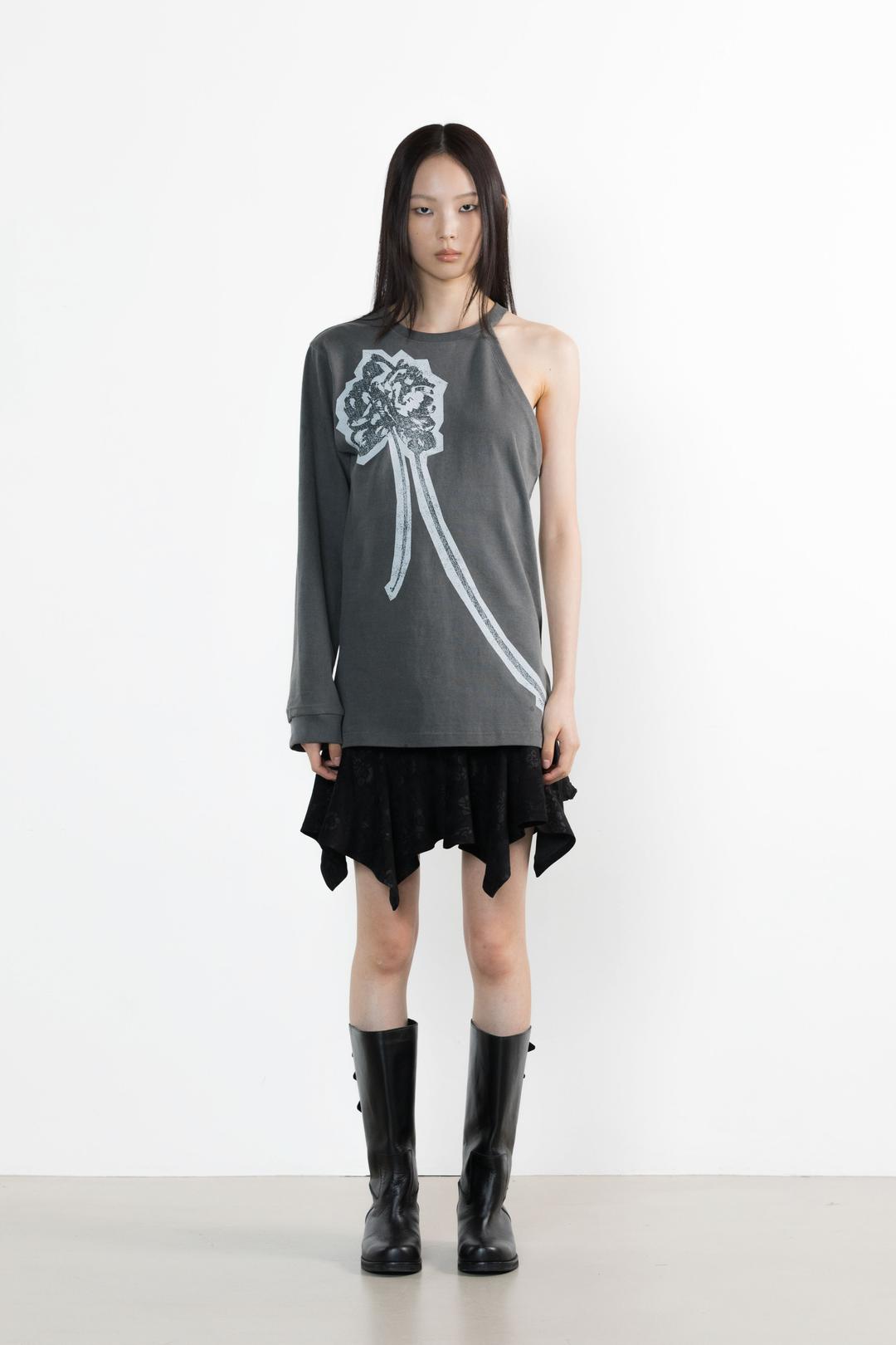 [3/25 DELIVERY] FLOWER UNBALANCE TOP CHARCOAL