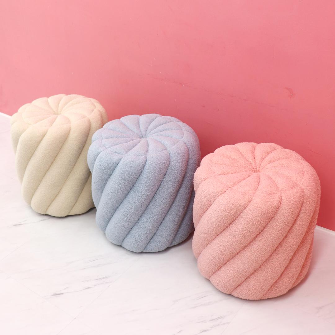 파스텔우드 머쉬멜로우 꽈배기 크리스마스선물 양털스툴 화장대 보조의자