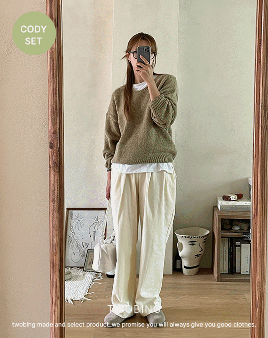 [코디세트] 포근 루즈핏 브이넥 니트 + 퍼스트 어텀 피치코튼 와이드 팬츠