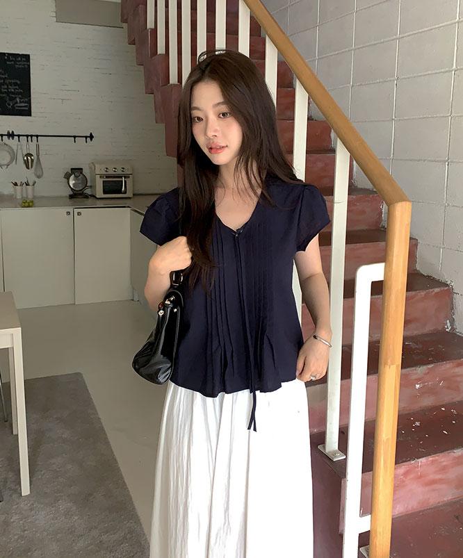 니어웨어 [여름신상🏖] 클러드 핀턱 반팔 블라우스 (2color)