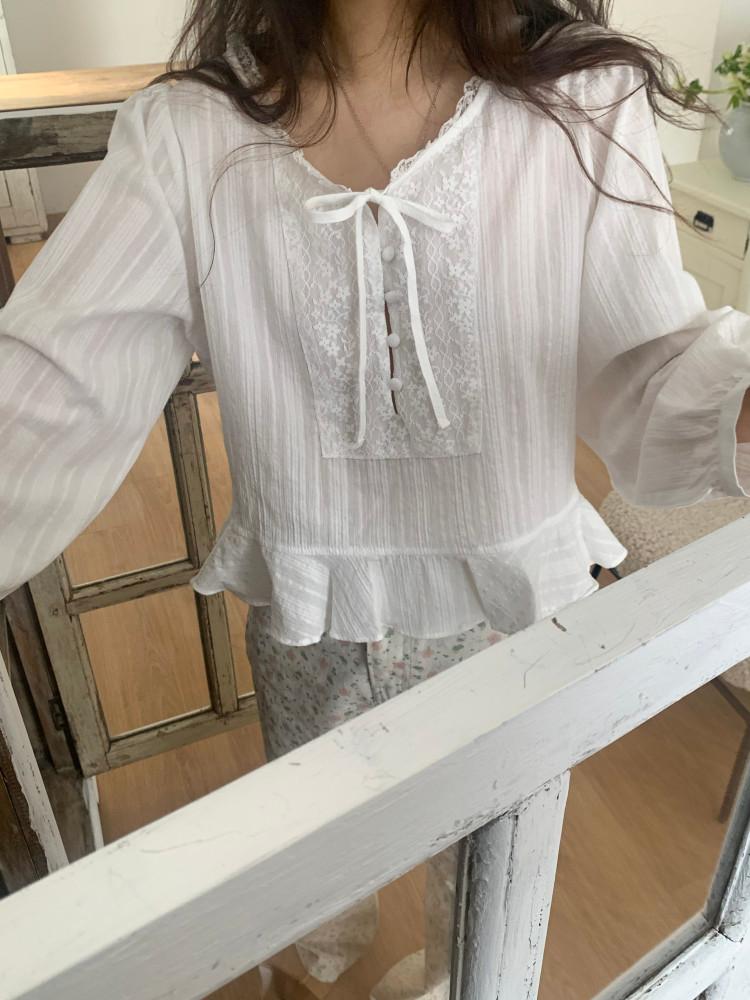아일랜드 레이스 크롭 블라우스