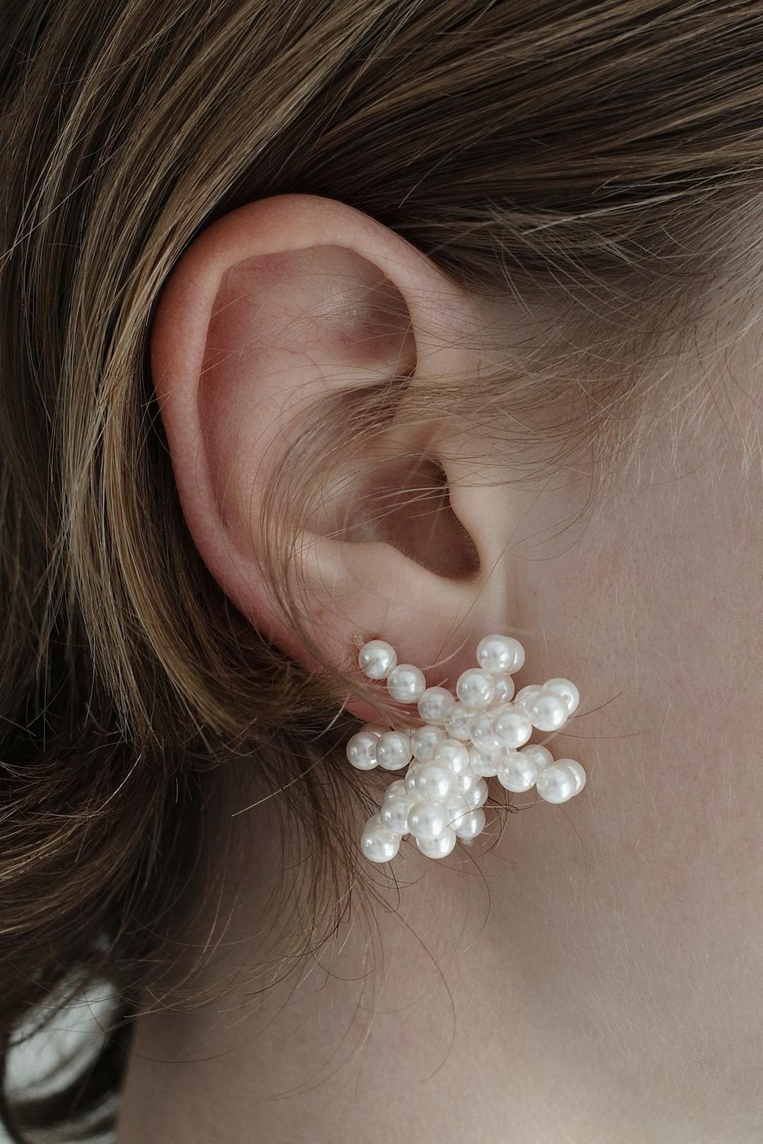 Pearl Pull Bow Earrings