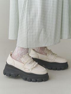 パデッドフリルローファー