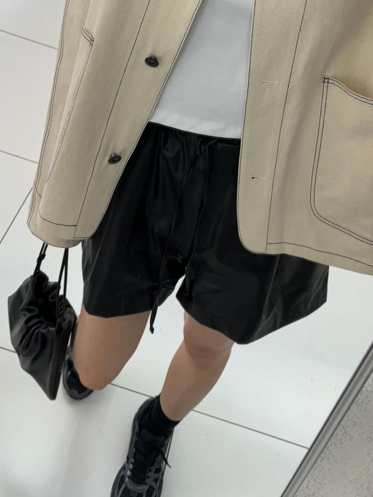 코니 레더 숏팬츠