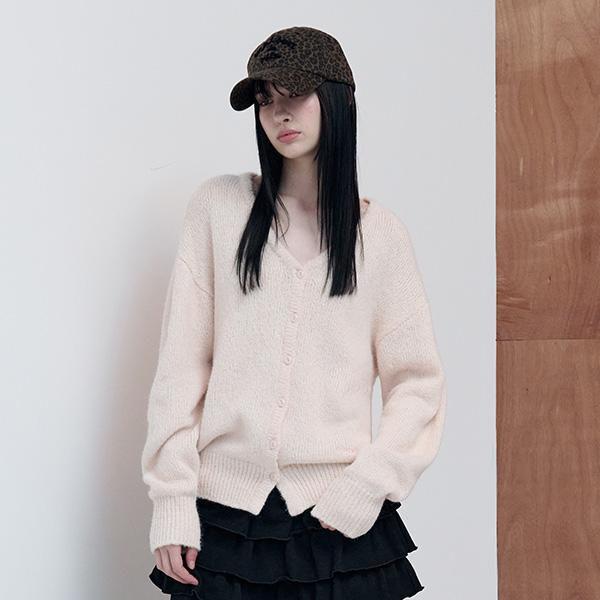로라로라 HAIRY V NECK LOOSE FIT CARDIGAN BABY PINK