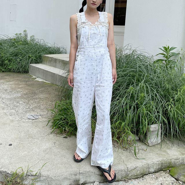 주디 플라워 코튼 오버롤즈 - 꽃무늬 패턴 오버롤 멜빵바지 코튼멜빵 서스펜더 점프수트 점프슈트 와이드팬츠 긴바지 화이트 흰색 면소재 아메카지
