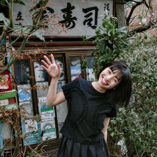 CURVED RUFFLE T-SHIRT_BLACK