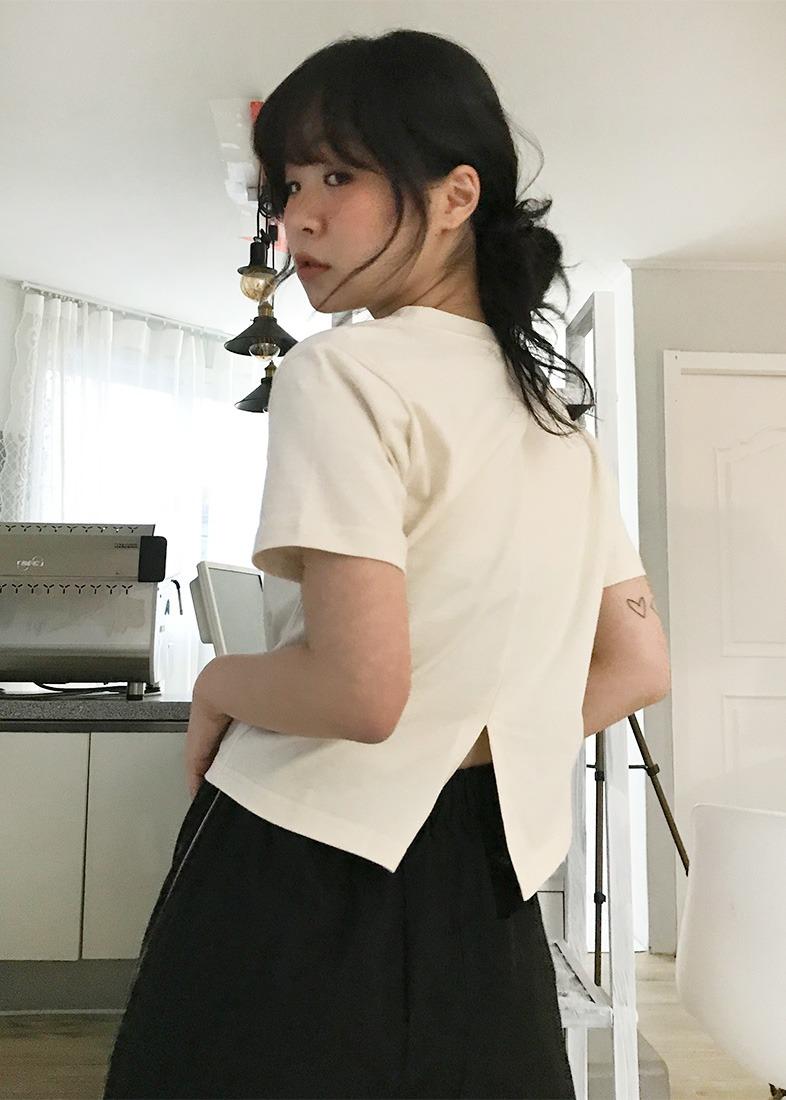 노멀 백슬릿 하프 티셔츠