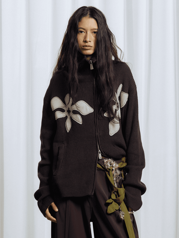 APRIORITY Floral applique high-neck diagonal zip-up