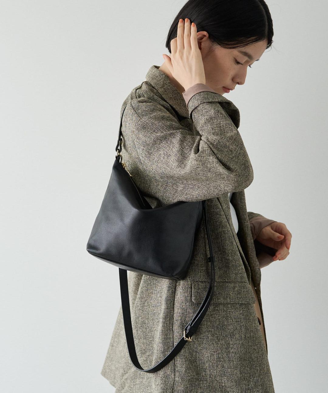 《新色スカイブルー追加》［360g・本革］ソフトレザーシンプルショルダーバッグ