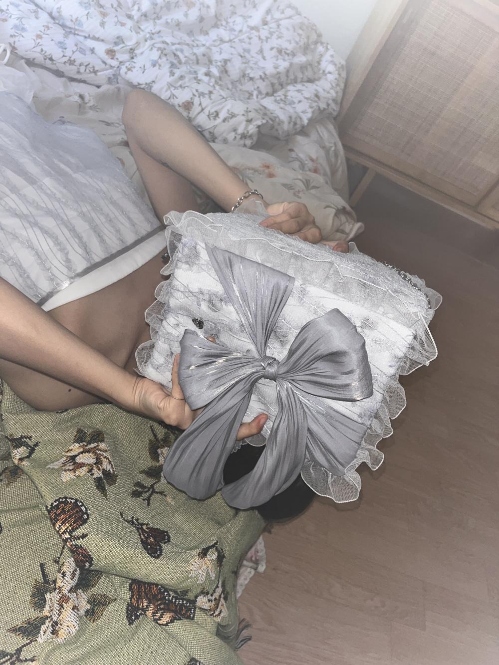 비밀에 잠기어 죽다 bookcover(Silver gray / A5)