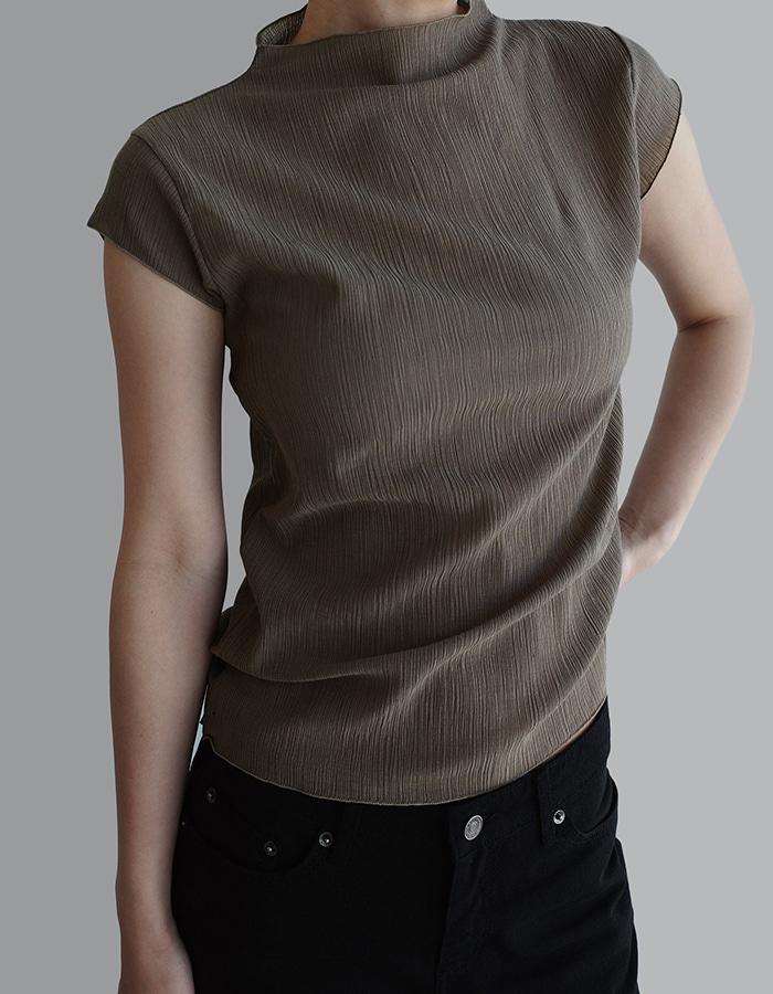 [by LAROOM] 브론플리츠티셔츠