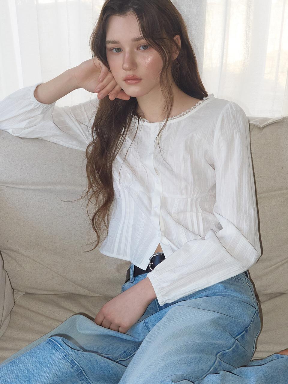 에트몽 Lace Pintuck Shirring Blouse, White