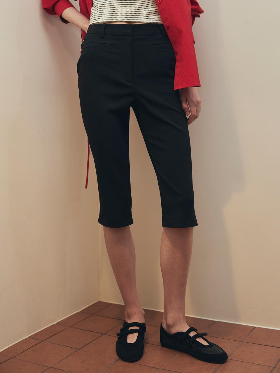 [3/20 예약배송] SLIT CAPRI PANTS_BLACK