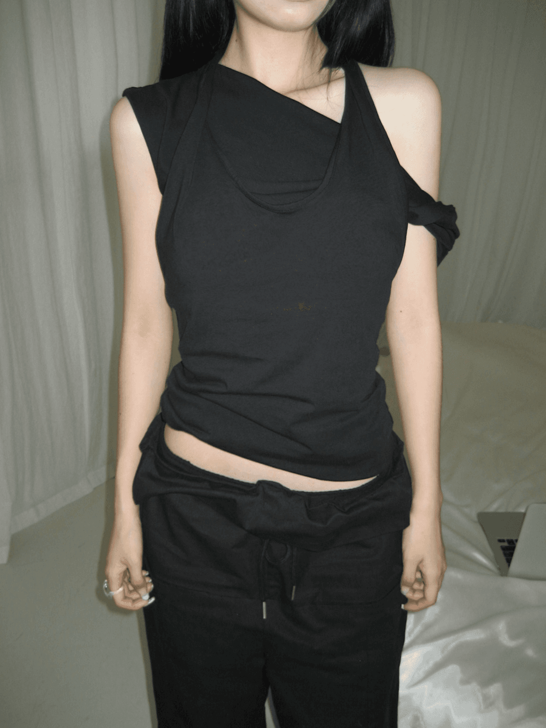 twist cut top