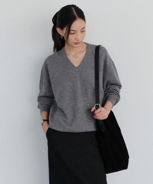 Washable V-neck knit