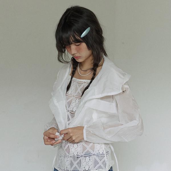 Crease wind breaker / White