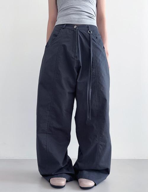 로웨어 back shirring long strap pants
