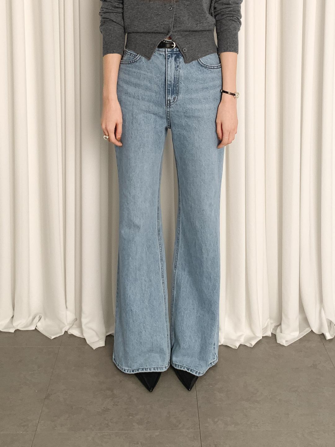 사색 어바인 세미-플레어 데님 팬츠 (라이트 블루)