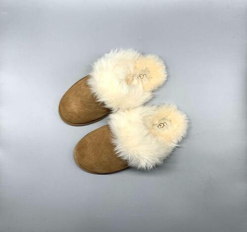 UGG Scuffette 230mm