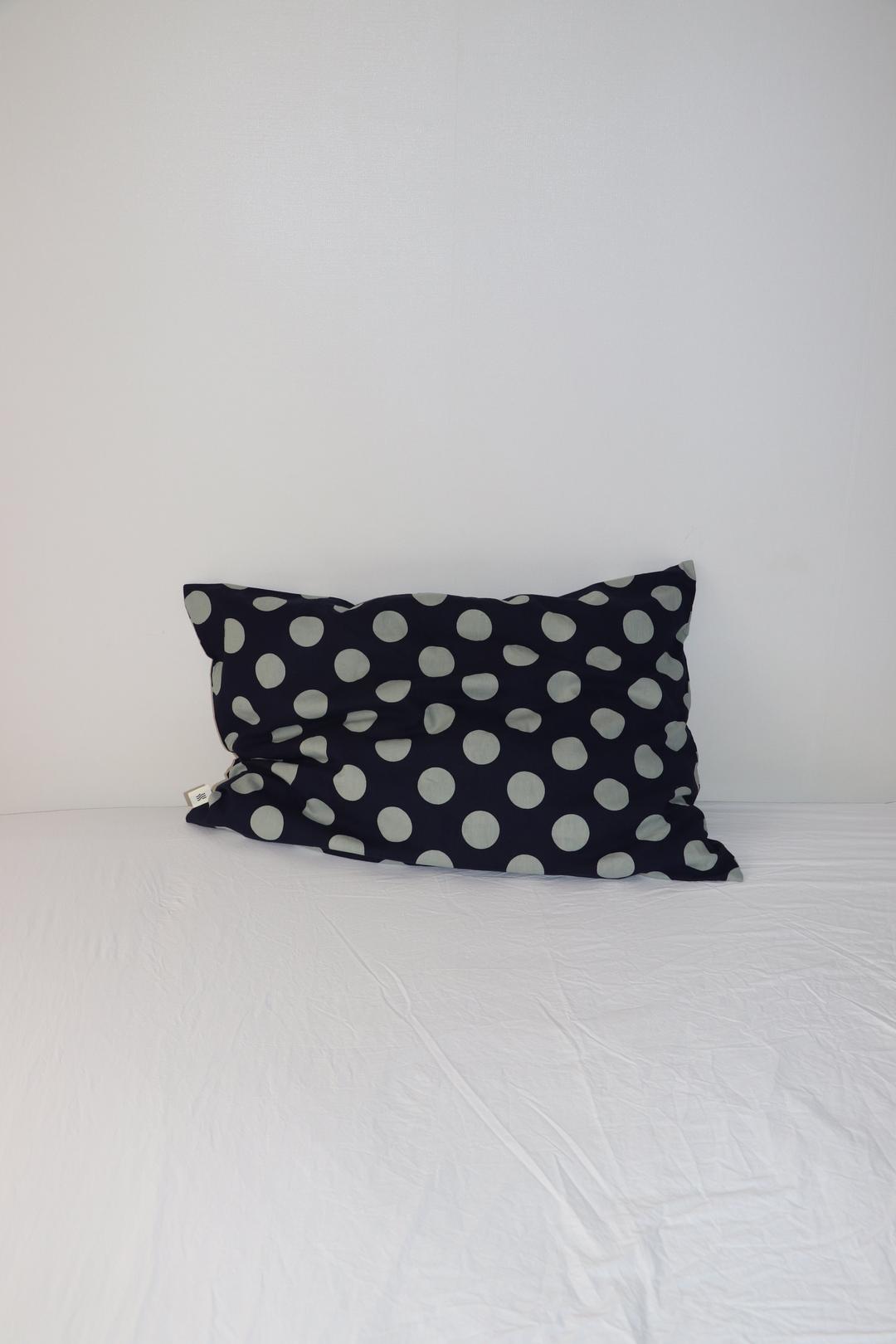 Linen pillow cover(Navy dot)
