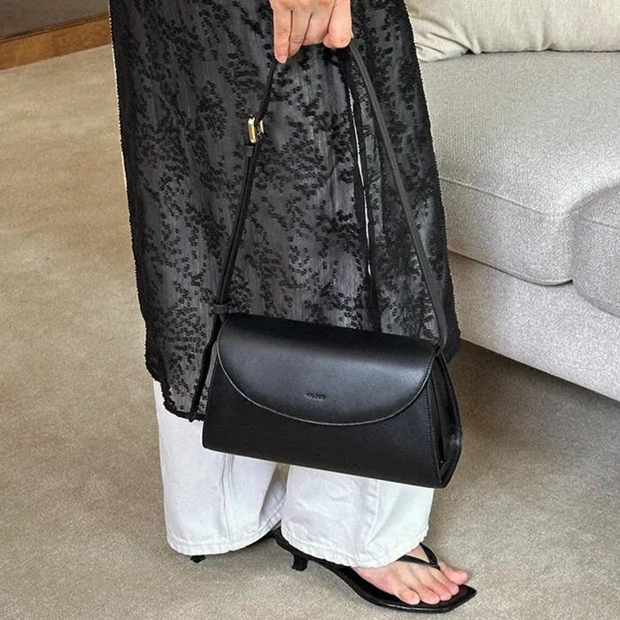 Brette 미니 숄더 크로스백 - 블랙