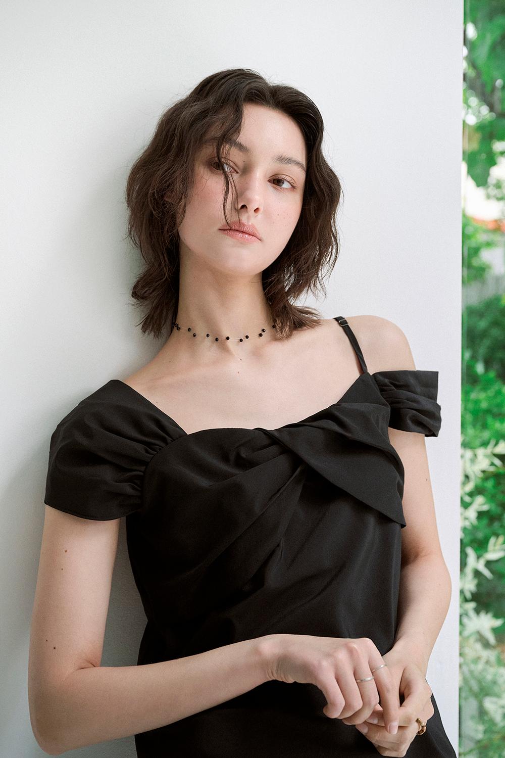 One shoulder drape blouse (Black)